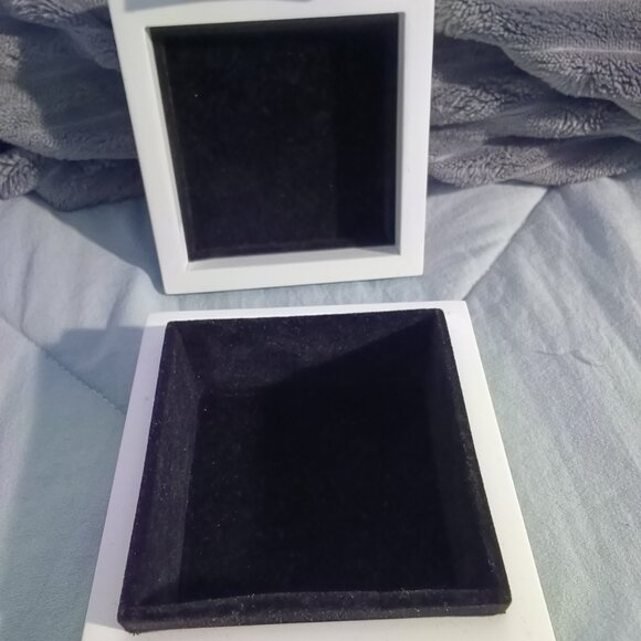 Kate Spade Jewelry/Trinket Box - Picture 2 of 5